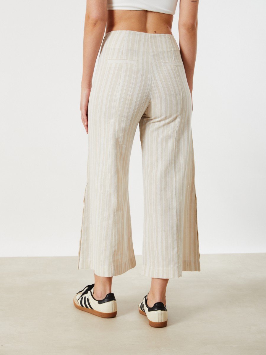 PANTALON ANCHO CORTO DE LINO RAYADO CON BOTONES VIENE EN 2 VARIANTES DIFERENTES